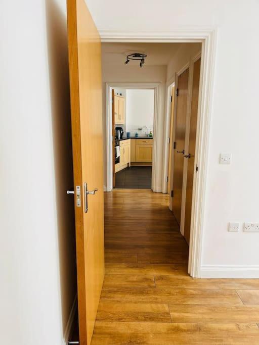 Bright And Calm Apartment - Watford Watford  Luaran gambar