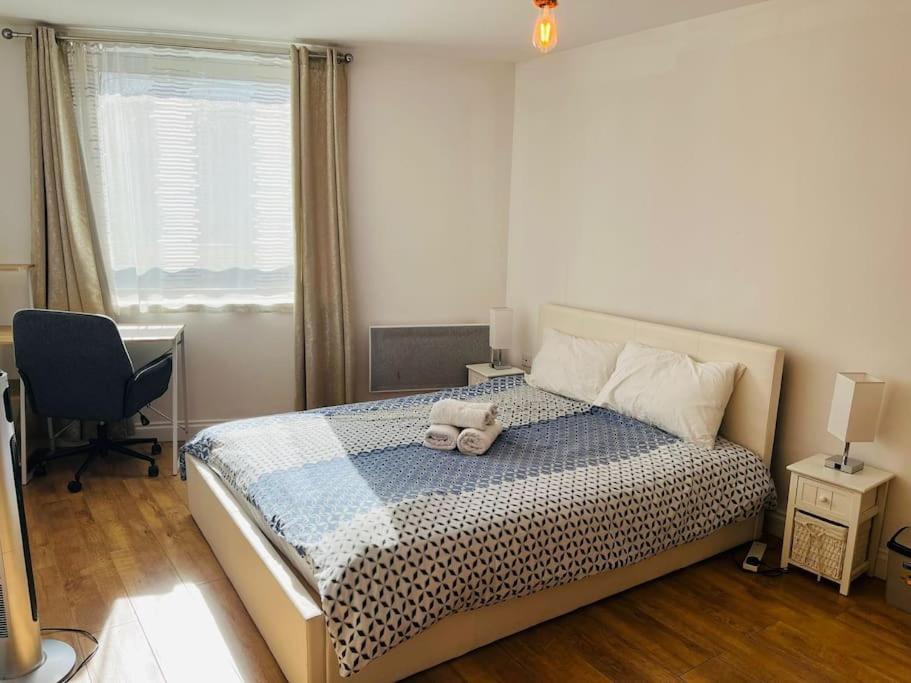 Bright And Calm Apartment - Watford Watford  Luaran gambar
