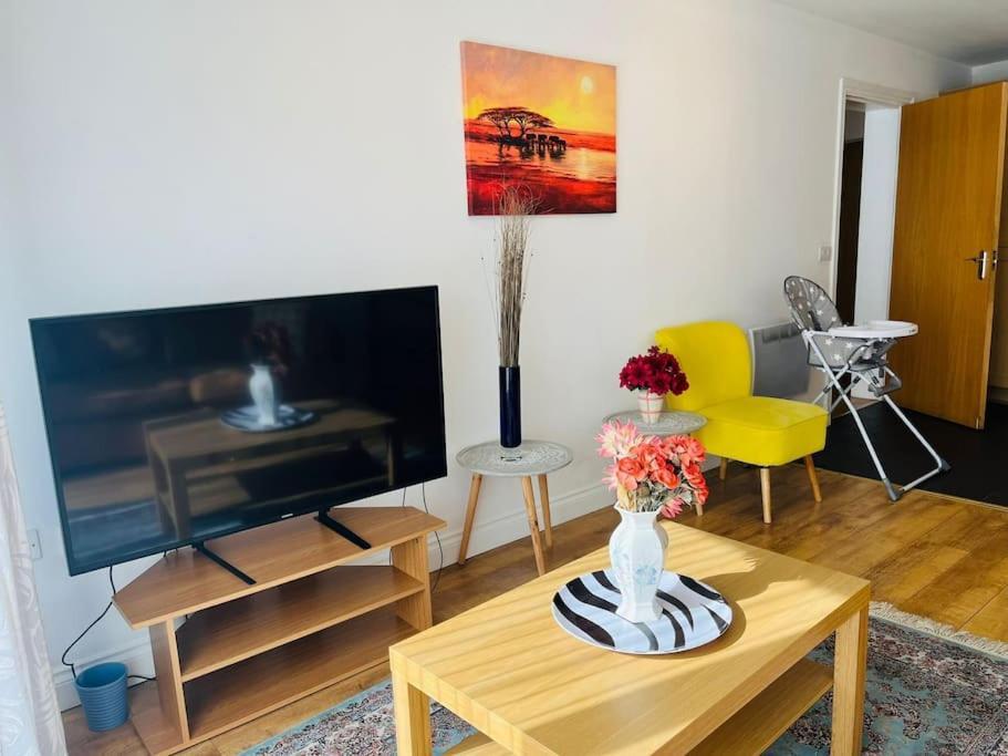 Bright And Calm Apartment - Watford Watford  Luaran gambar