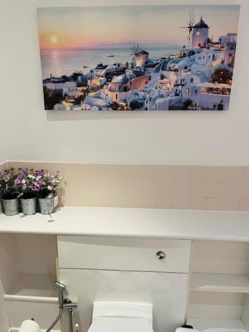 Bright And Calm Apartment - Watford Watford  Luaran gambar